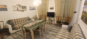 a living room with a couch and a table at A ca' vostra in Villanova dʼAsti