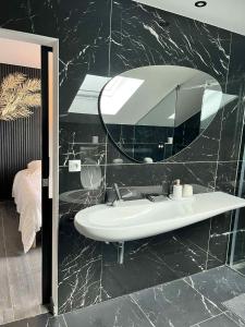 Ένα μπάνιο στο Grange&Lodge