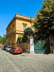 Tòa nhà nơi căn hộ tọa lạc