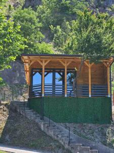 Ảnh trong thư viện ảnh của Villa Razlicak - Jezero Lake Perucac ở Perućac