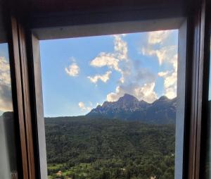 Nespecifikovaný výhled na hory nebo výhled na hory při pohledu z hotelu