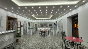 Restaurace v ubytování Albergo Valentini + 20 fotografií