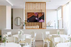 Hotel Timoleon餐厅或其他用餐的地方