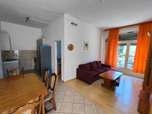 Kuchyňa alebo kuchynka v ubytovaní Eva Apartment 2