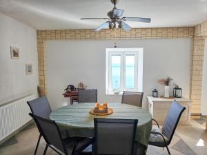 Χώρος καθιστικού στο Vila Lila Hvar - Sustainable Stone Cliff House