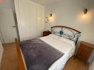 Postel nebo postele na pokoji v ubytování Daró 2D 167 Mas Pinell