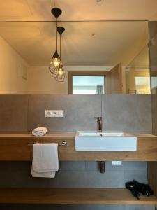 A bathroom at Dining & Living Alpenrose