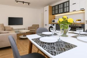 Kuchyň nebo kuchyňský kout v ubytování Cozy and comfortable southern apartment, Kapana district, Plovdiv, Center + 17 fotografií