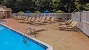 Πισίνα στο ή κοντά στο Modern and Comfy - 2BR 2BA - 1st Floor, Near Outlets, Beaches & Christmas Village +29 φωτογραφίες