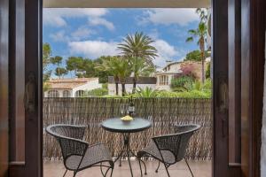 a patio with a table and chairs on a balcony at Carmencita in Moraira