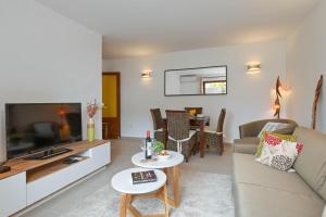 a living room with a couch and a tv at Carmencita in Moraira