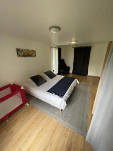 Ένα ή περισσότερα κρεβάτια σε δωμάτιο στο Super Appartement Pré de Disney. +5 φωτογραφίες