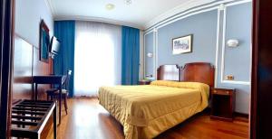 Łóżko lub łóżka w pokoju w obiekcie My Rooms City Hotel Camino de Santiago