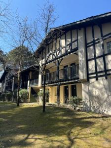 a large white building with a balcony on it at Superbe appartement 6 personnes in Biscarrosse