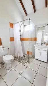 Gallery image of Appartement cosy à Gros Cap de 25 m² avec piscine in Gros Cap
