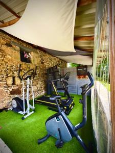 Φωτογραφία από το άλμπουμ του La biche au bois piscine chauffee jacuzzi σε Cazals