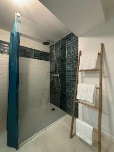 O baie la Chez Cricri, modern accommodation