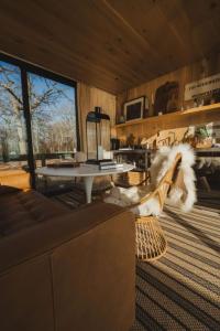 Χώρος καθιστικού στο Wilding Hotels Lake Tawakoni