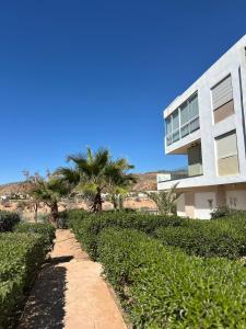 Un jardín fuera de Scenic ocean and moutain view in Imiouadar
