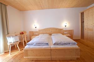Postel nebo postele na pokoji v ubytování Lienharterhof