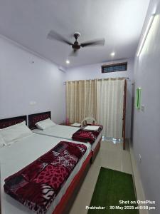 Postel nebo postele na pokoji v ubytování Abhishek guest house