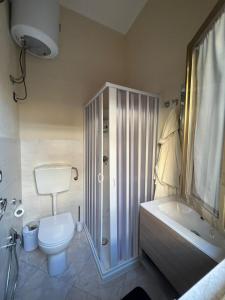 a bathroom with a toilet and a shower and a sink at Casa del giglio in Cassibile +8 photos