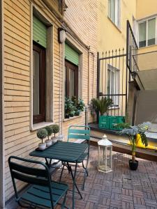 En balkon eller terrasse på Luxury San Babila Apartment + 20 billeder