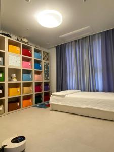 a bedroom with a bed and a large closet at Sky lounge with Han River view, Ilsan Lake Park, KINTEX, Goyang Sports Complex, Gimpo Airport- Landmark Stay in Ilsan exclusively for foreigners in Goyang +21 photos