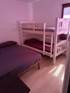 a bedroom with two bunk beds and a window at Hermosa casa vacacional in Vespella de Gaià 