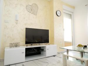 Televisyen dan/atau pusat hiburan di Apartment The One Mostar
