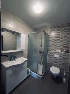 Koupelna v ubytování Apartments Marina + 37 fotografií