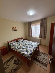 Ένα ή περισσότερα κρεβάτια σε δωμάτιο στο Casa Iuliana +37 φωτογραφίες