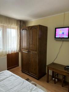 Μια τηλεόραση ή/και κέντρο ψυχαγωγίας στο Casa Iuliana