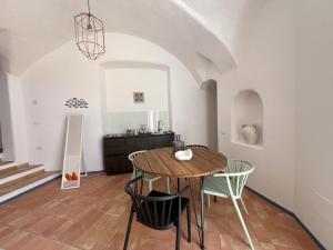 a dining room with a wooden table and chairs at Casa Già in Vietri sul Mare