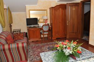TV a/nebo společenská místnost v ubytování Villa Felcaro - Relais, Lodge & Restaurant