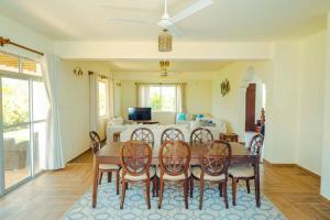 Imagen de la galería de Villa in Diani with a Private Pool, en Galu