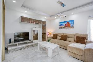 TV a/nebo společenská místnost v ubytování BF RESIDENCE