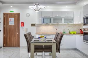 Kuchyň nebo kuchyňský kout v ubytování BF RESIDENCE
