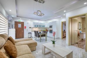 Kuchyň nebo kuchyňský kout v ubytování BF RESIDENCE