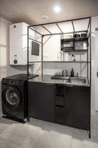 L'Esprit d'Herbin - Un Séjour Abstrait en liaison à Bloisにあるキッチンまたは簡易キッチン