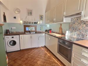 Кухня или мини-кухня в LA BOHÊME by K6 Conciergerie Villas
