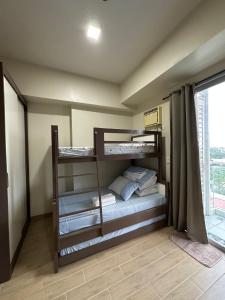 a room with two bunk beds in a room at Cozy Condo in Megaworld Iloilo in Iloilo City