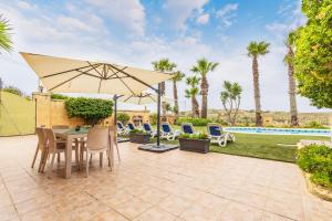 Bazén v ubytování Zest Holiday Home nebo v jeho okolí
