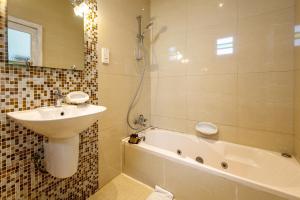 Vannituba majutusasutuses Zest Holiday Home