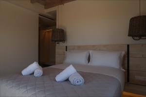 Rúm í herbergi á Elysian Villas Ios