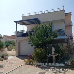 Gallery image of Apartment Natalie Seaview in Zaboric