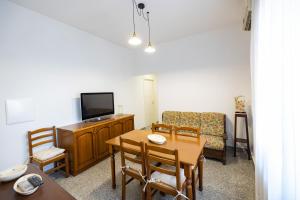 Μια τηλεόραση ή/και κέντρο ψυχαγωγίας στο Casa Vacanze Leonardo 3