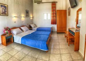A bed or beds in a room at Hotel Helena