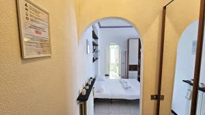 a view of a room with a bed and a mirror at Al Ludomar, Cozy Flat and Free Park in Rapallo