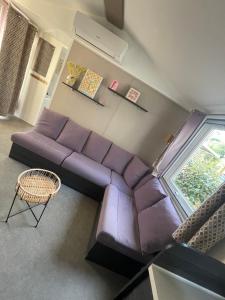 Mobil Home CAMPING LES SABLES DU MIDI的休息区